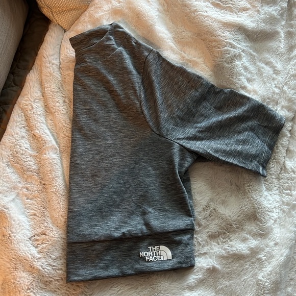 NWOT The Northface Crop Top - Picture 1 of 3